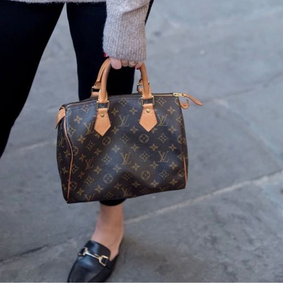 Louis Vuitton Handbags - Authentic Vintage LOUIS VUITTON Monogram Speedy 25